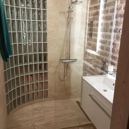 Nove Podkrovie Umelca Apartment *