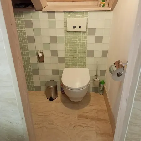 Nove Podkrovie Umelca * טרנבה