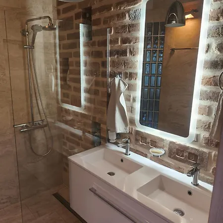 Apartment Nove Podkrovie Umelca Trnava